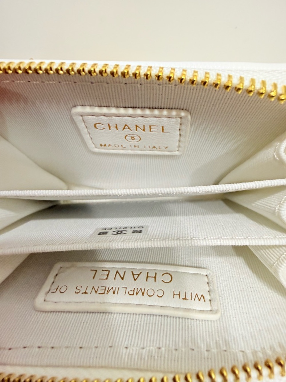 CHANEL Cream Tweed Mini Cosmetic Pouch with Gold Chain Strap - Picture 8 of 9